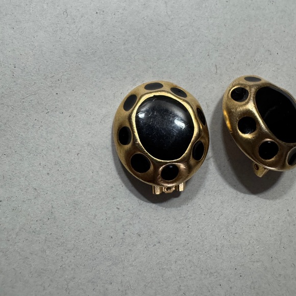 Vintage Erwin Pearl Clip-On Earrings – Black & Gold Dome Design - Picture 6 of 7